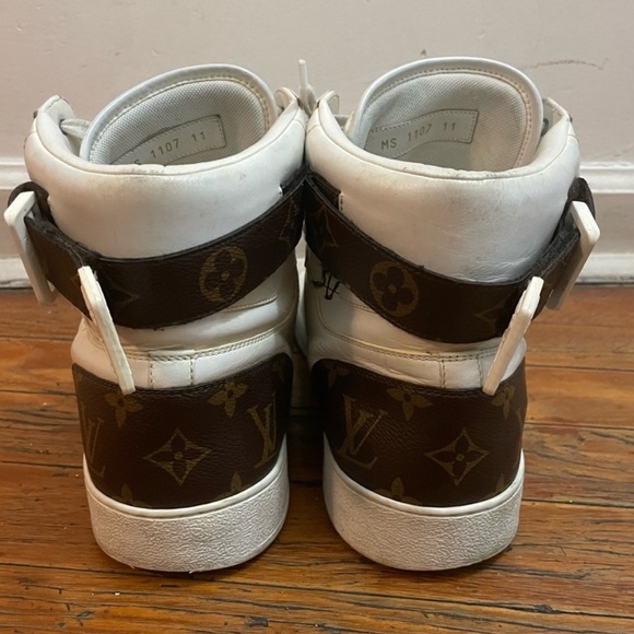 Louis Vuitton Rivoli Sneakers (high top) - Picture 3 of 5